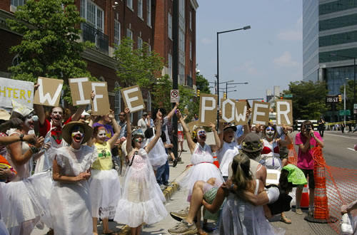 wife-power-clown-disrupts-kkk-rally